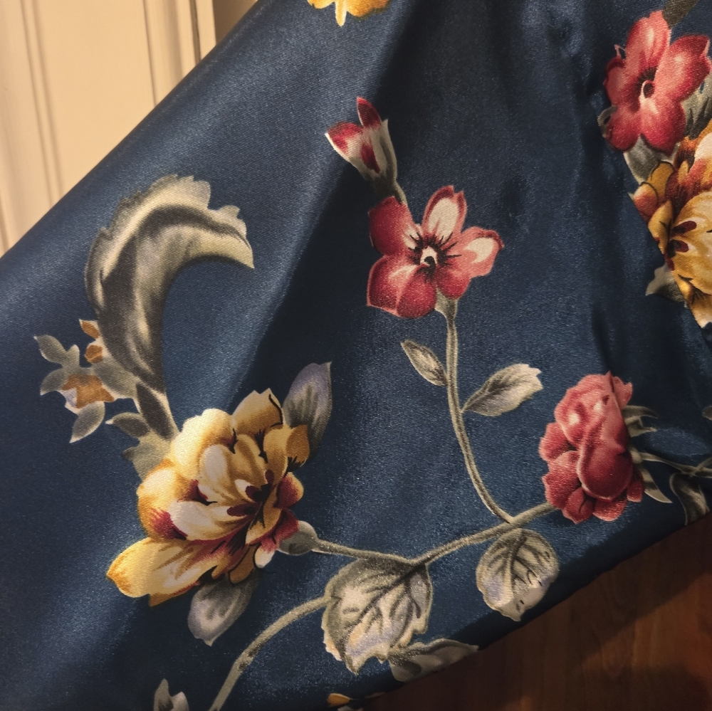 Inner Most Floral Robe- Size Large - Picture 2 of 5